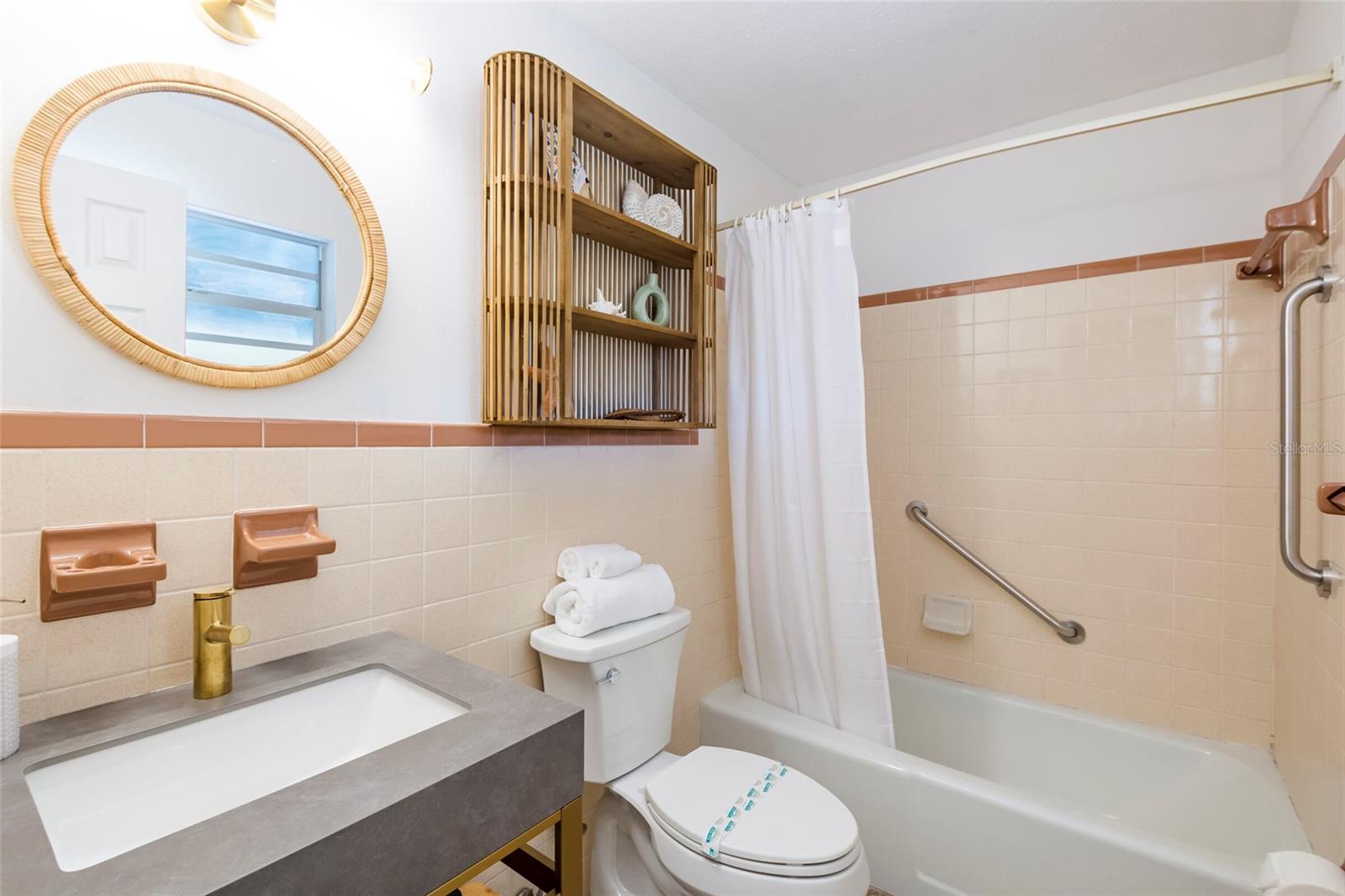 ANNA MARIA BEACH - Residential Income