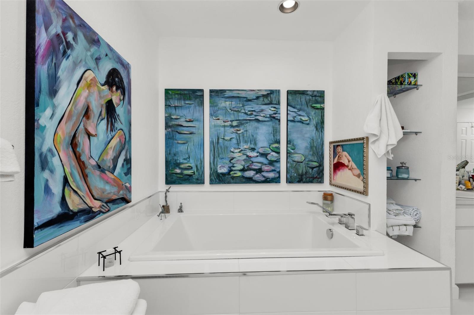 KINGS CROSSING - Residential