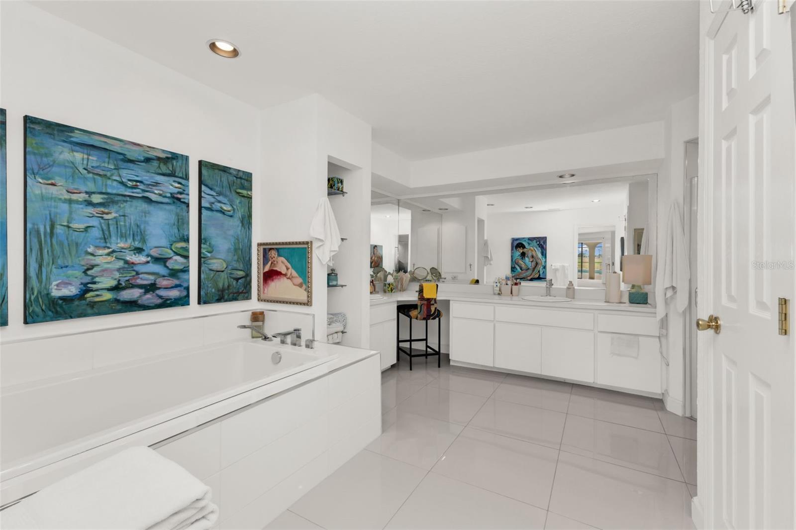 KINGS CROSSING - Residential