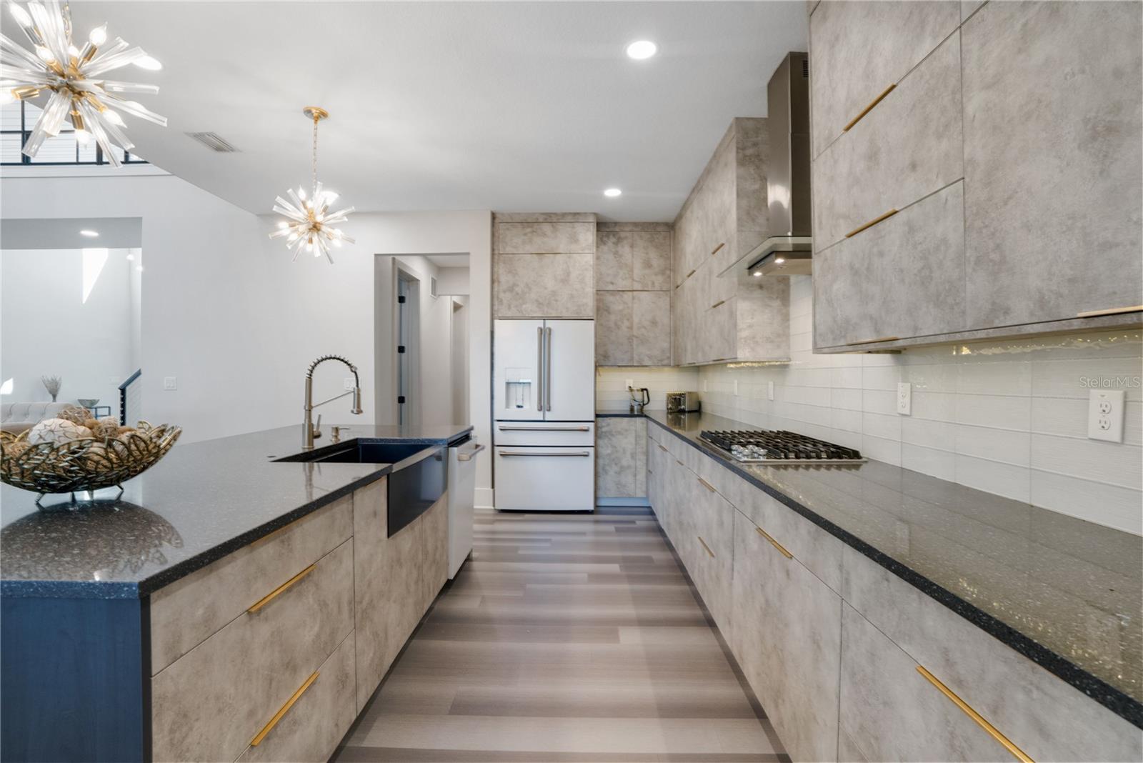 SUNSET GARDENS - Residential