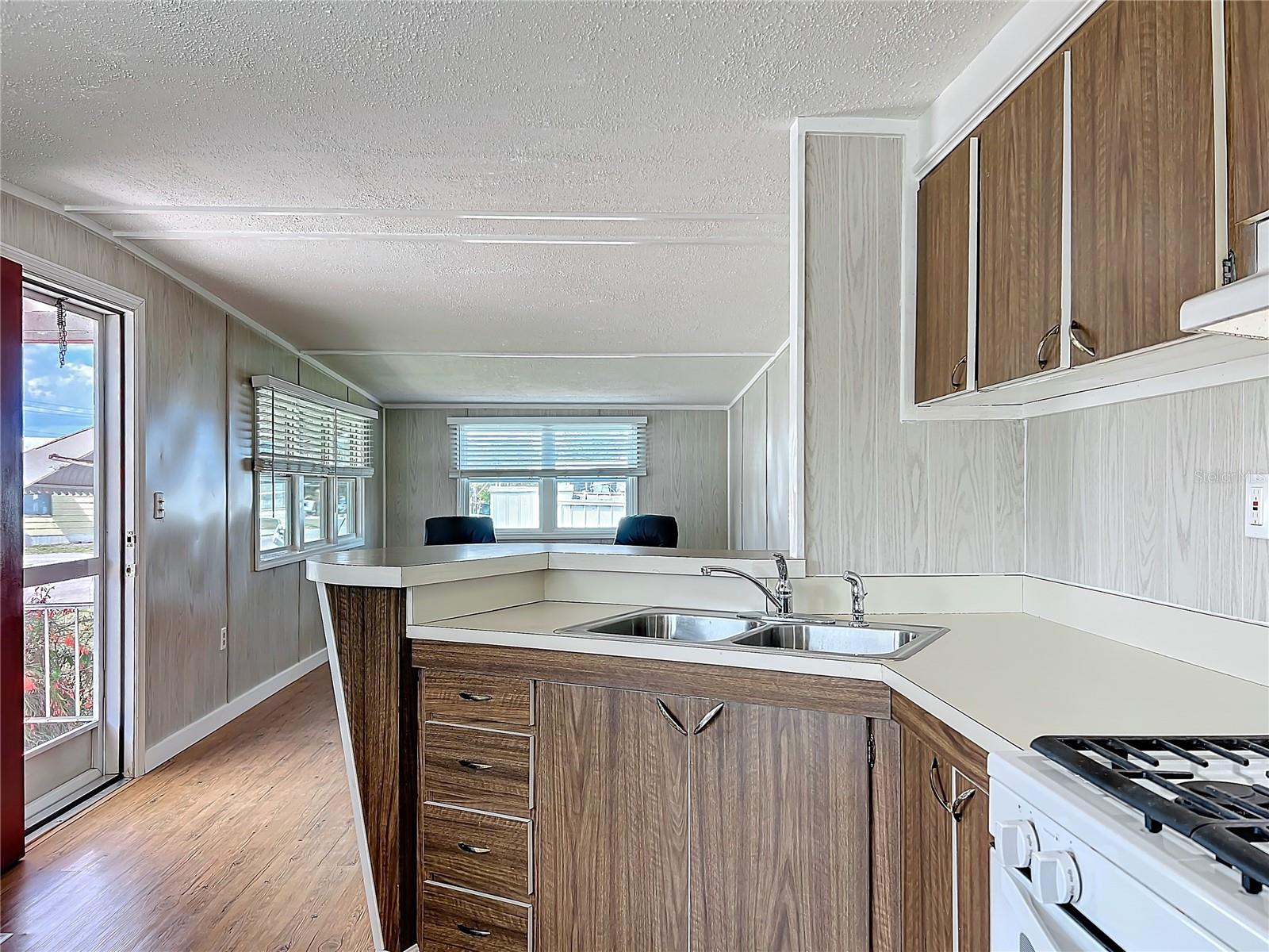 MOBILE MANOR - Residential