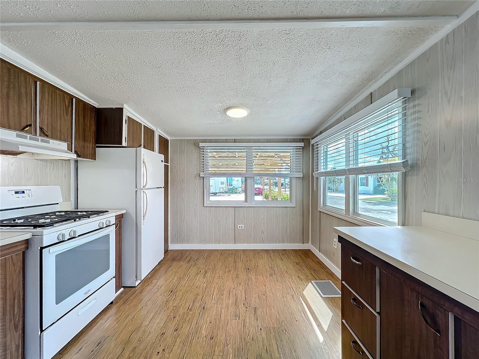 MOBILE MANOR - Residential