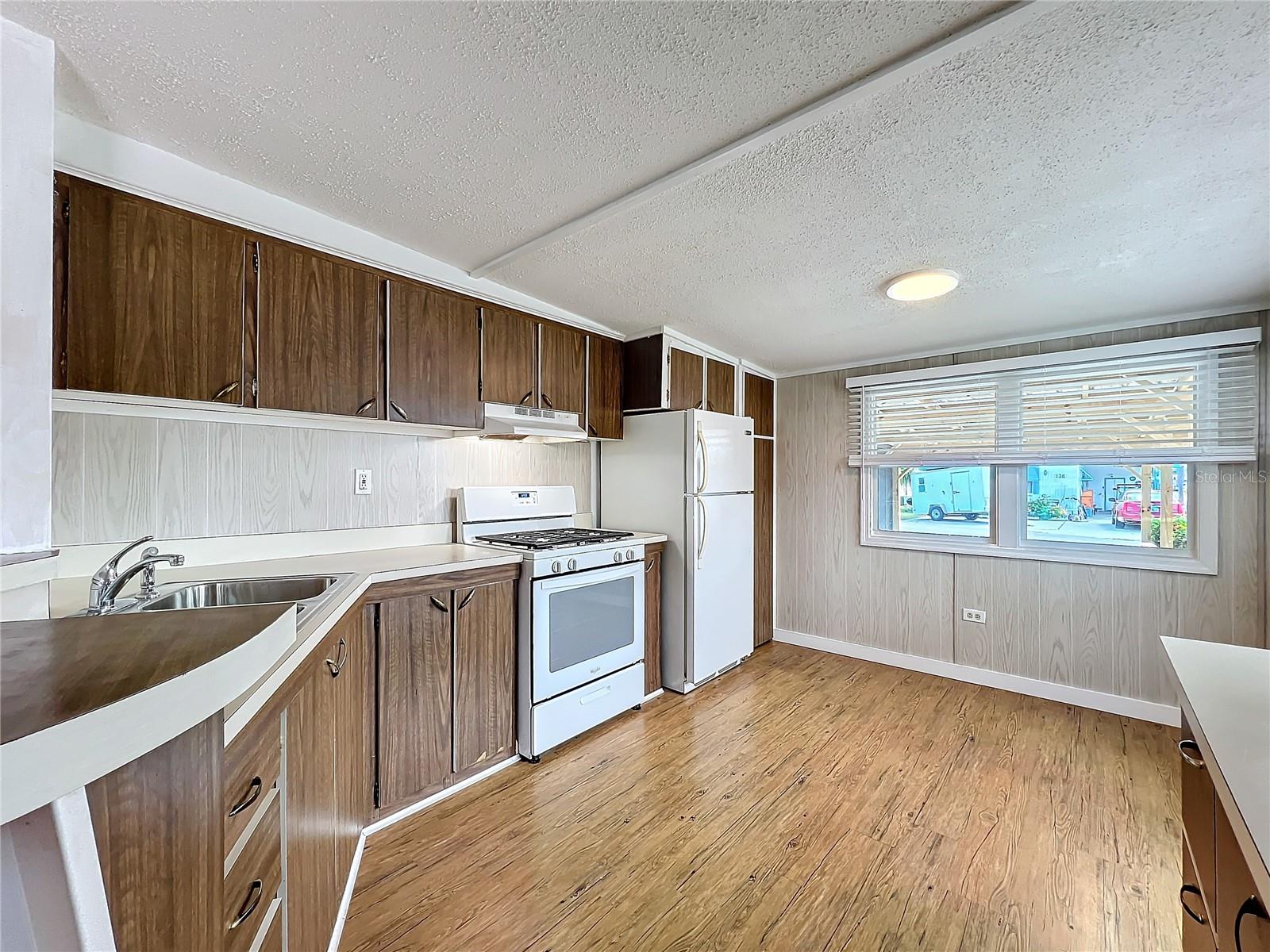 MOBILE MANOR - Residential