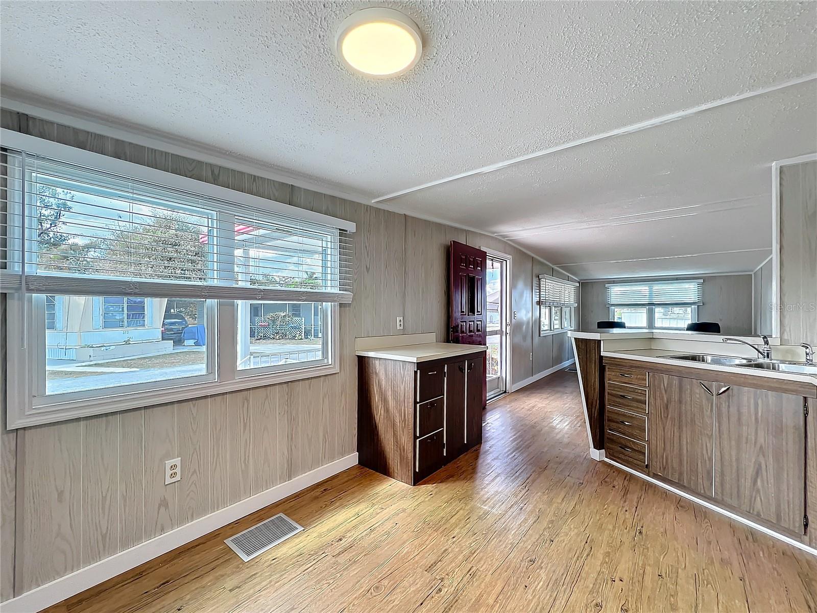 MOBILE MANOR - Residential