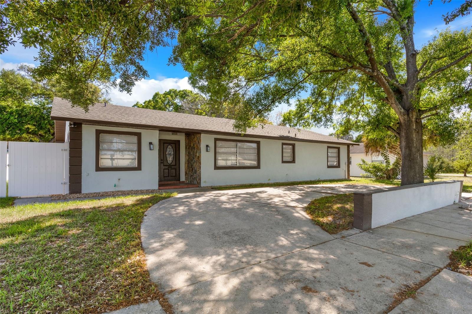 Spacious 4-bedroom, 3-bath home in a great school district! This single-story home offers living space, a comfortable layout, and a large backyard, perfect for relaxing or entertaining. Completely remodeled in 2023 with new roof and a/c. Located just minutes from Westshore, Midtown, Raymond James Stadium, and major highways. A great opportunity in a
prime location!