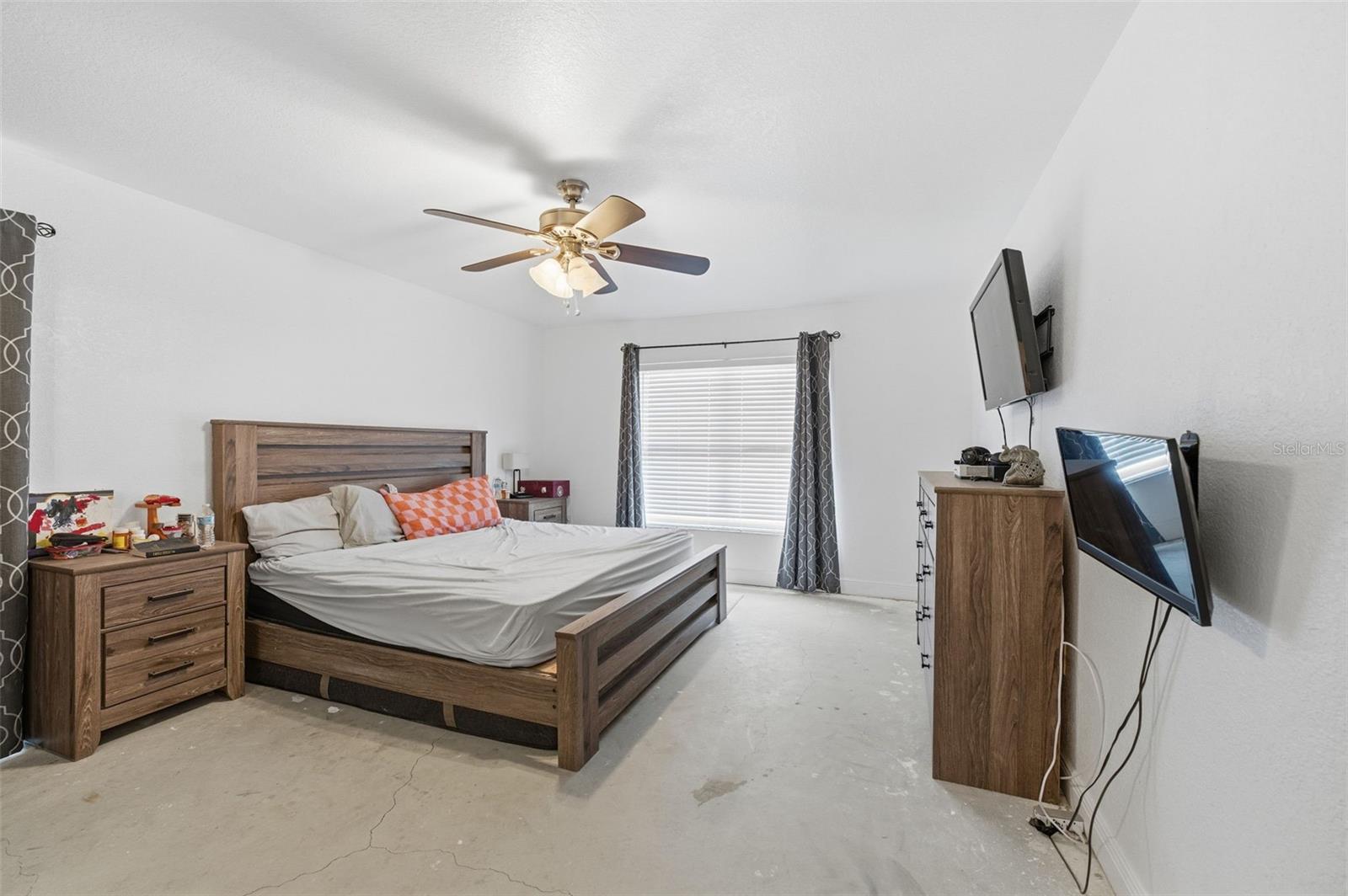 ROYAL HIGHLANDS - Residential