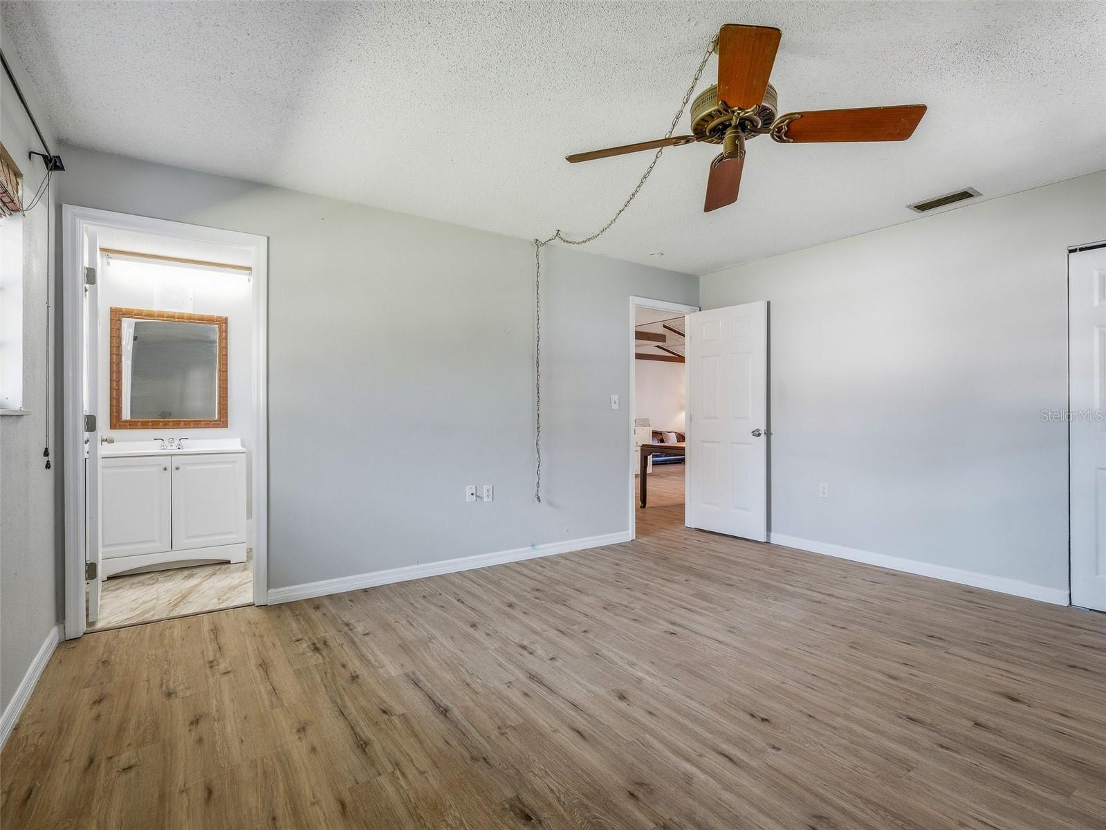 COUNTRY CLUB CHALETS - Residential