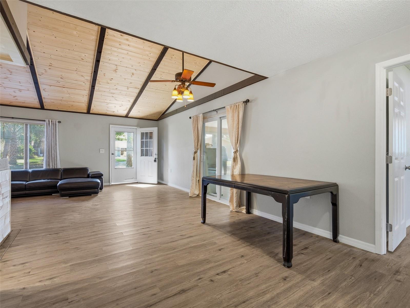 COUNTRY CLUB CHALETS - Residential