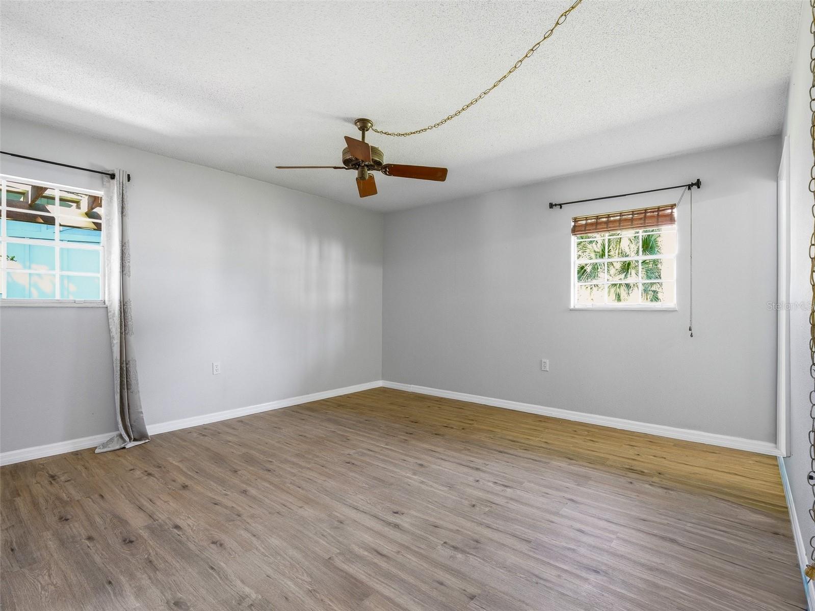 COUNTRY CLUB CHALETS - Residential