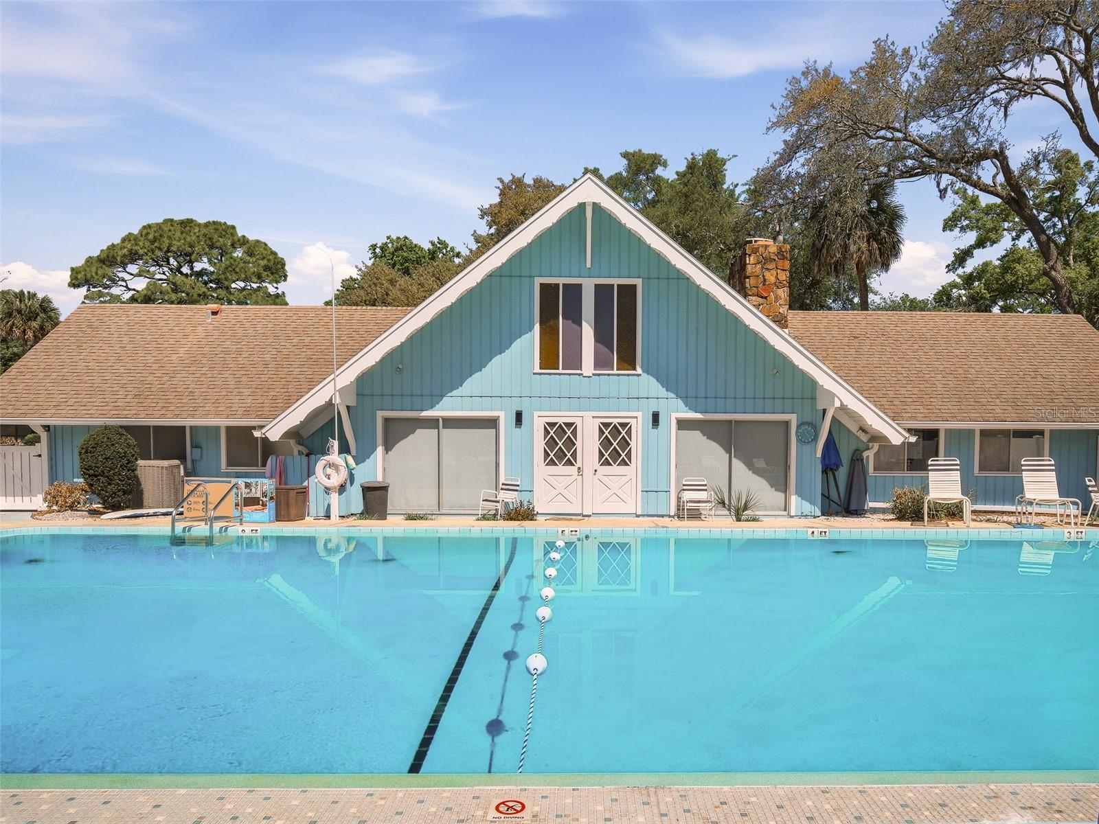 COUNTRY CLUB CHALETS - Residential