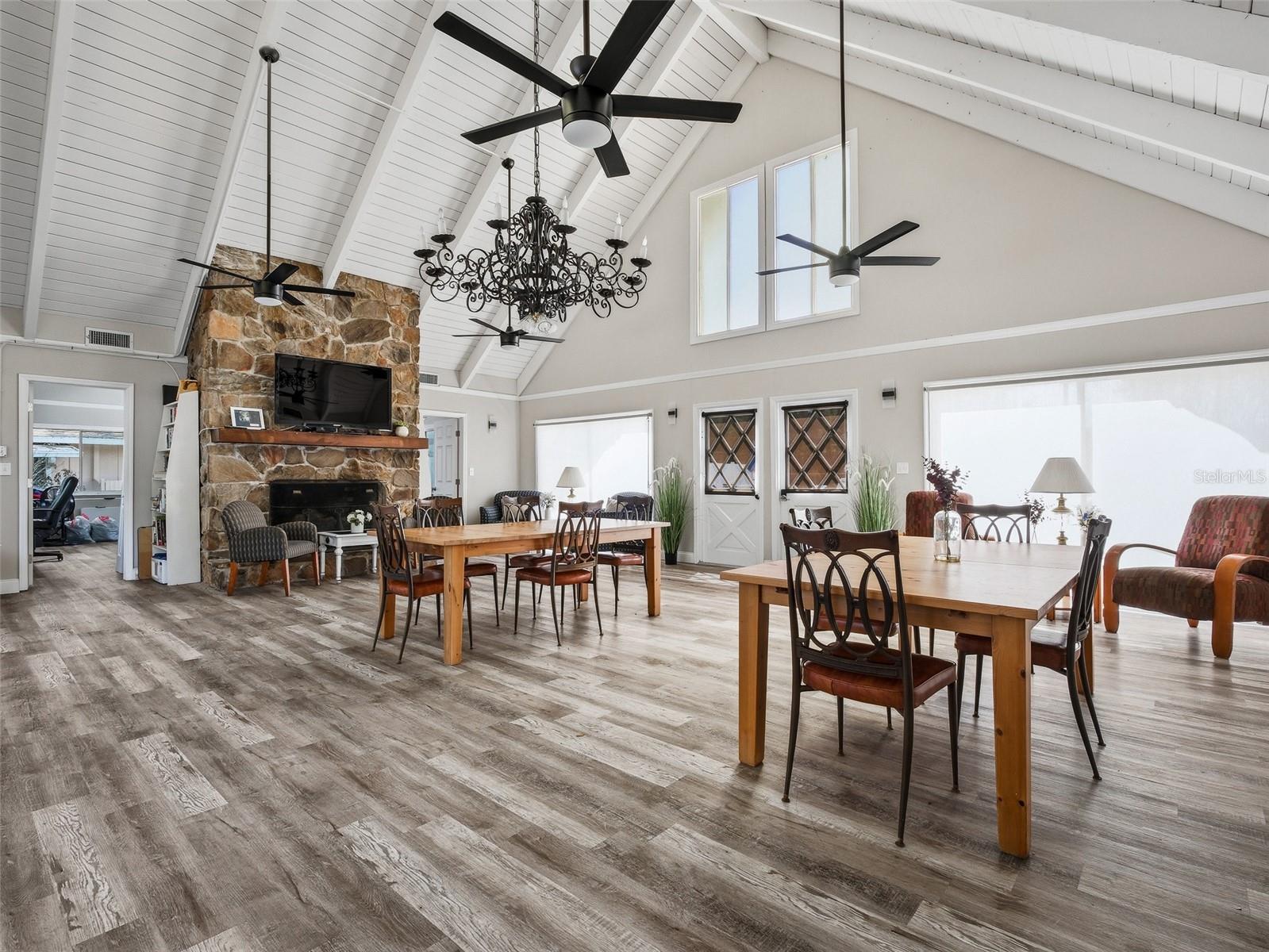 COUNTRY CLUB CHALETS - Residential