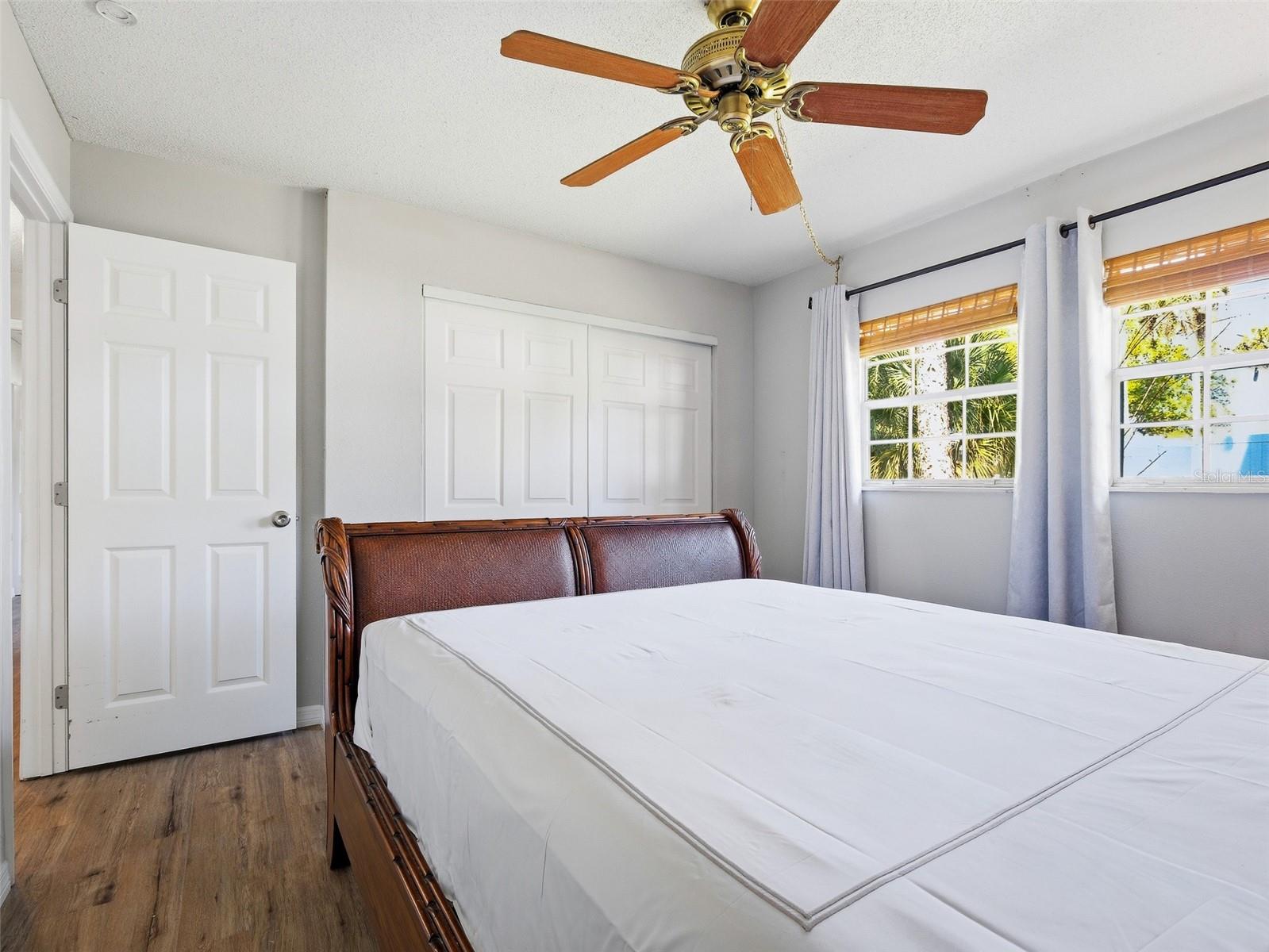 COUNTRY CLUB CHALETS - Residential