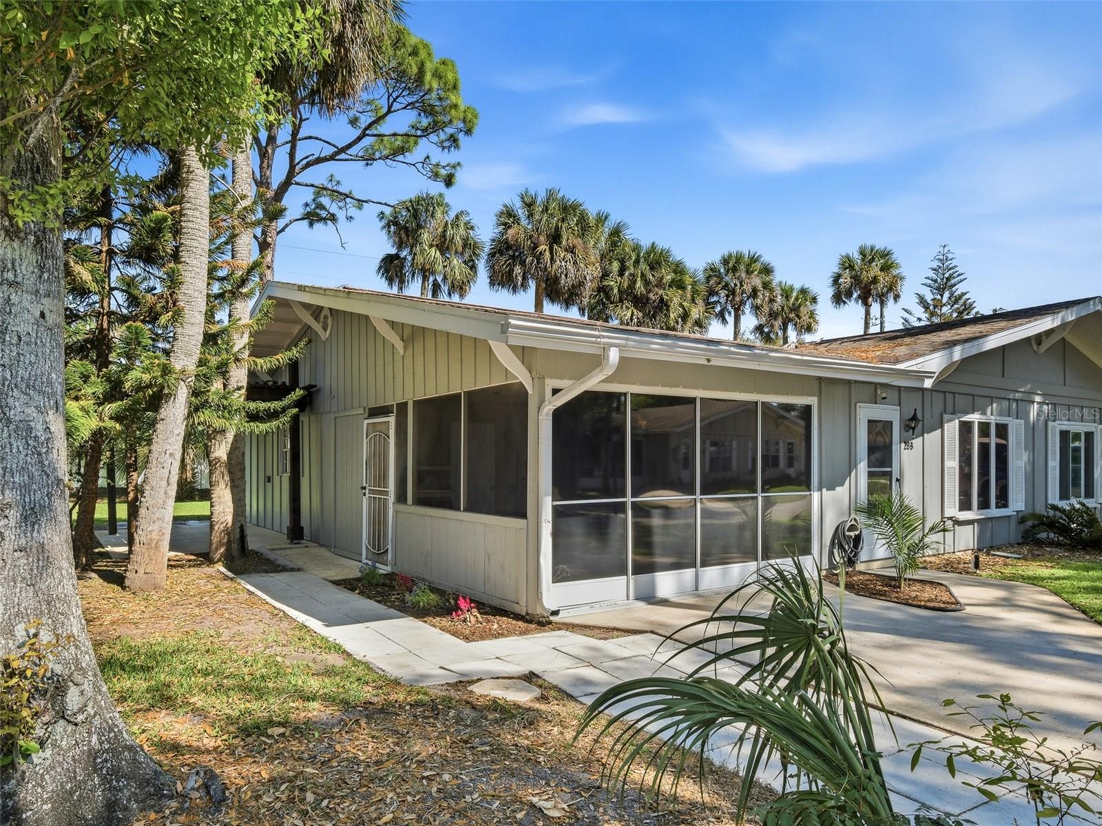 COUNTRY CLUB CHALETS - Residential