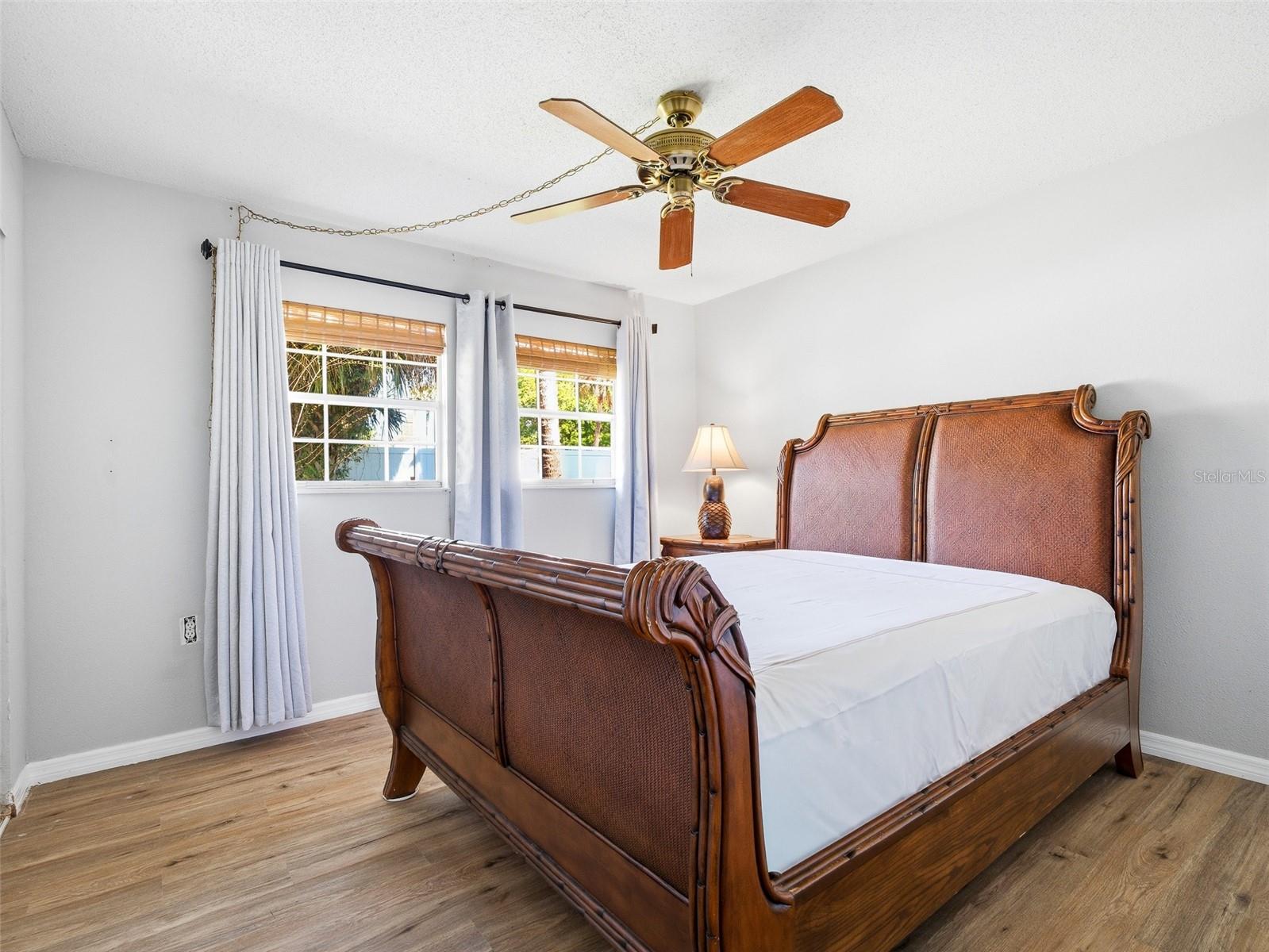 COUNTRY CLUB CHALETS - Residential