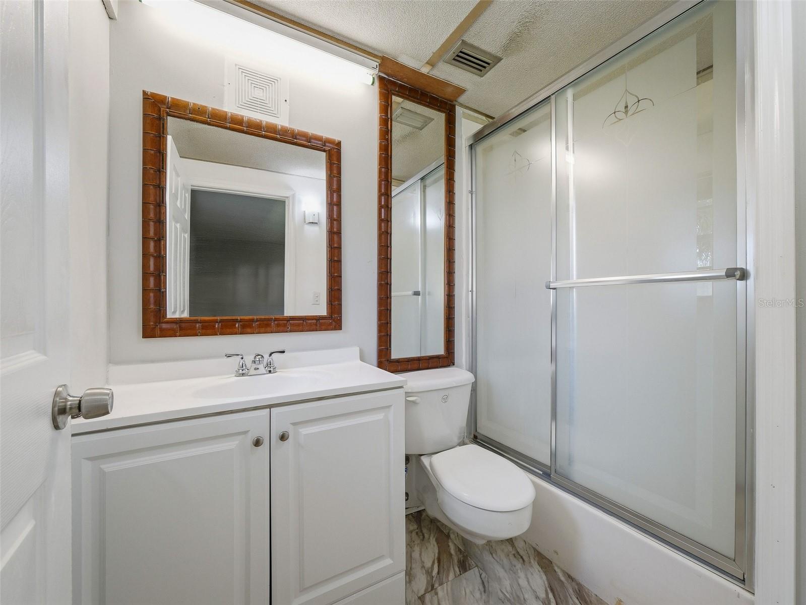 COUNTRY CLUB CHALETS - Residential