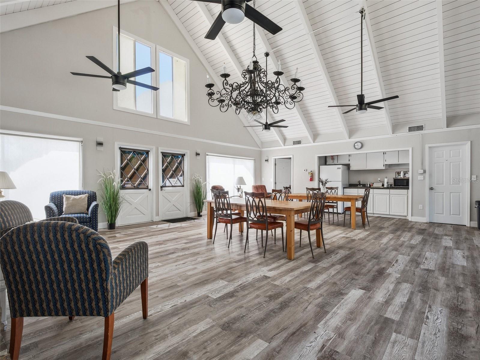 COUNTRY CLUB CHALETS - Residential