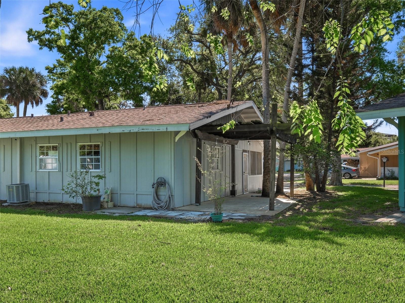 COUNTRY CLUB CHALETS - Residential