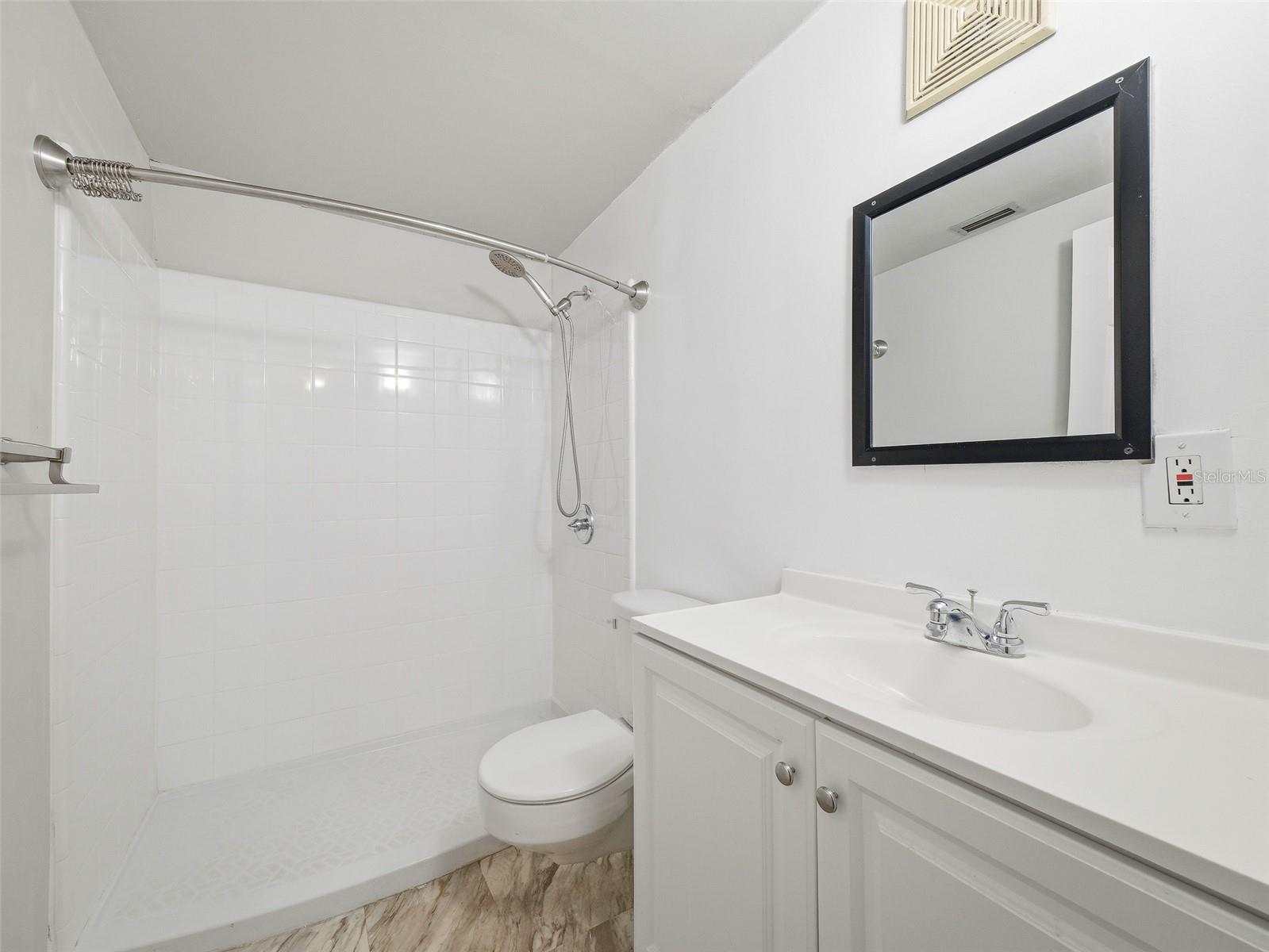 COUNTRY CLUB CHALETS - Residential