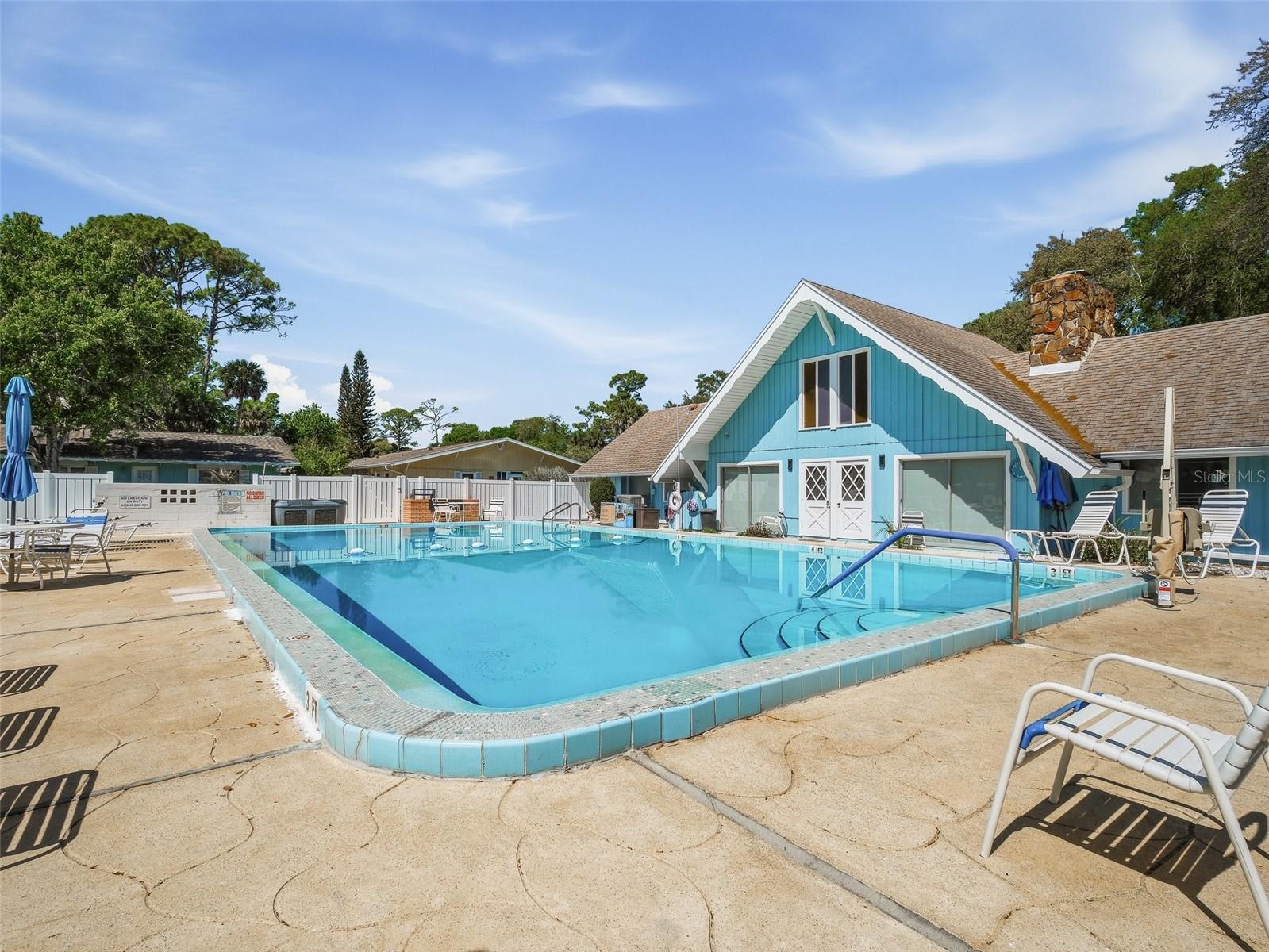 COUNTRY CLUB CHALETS - Residential