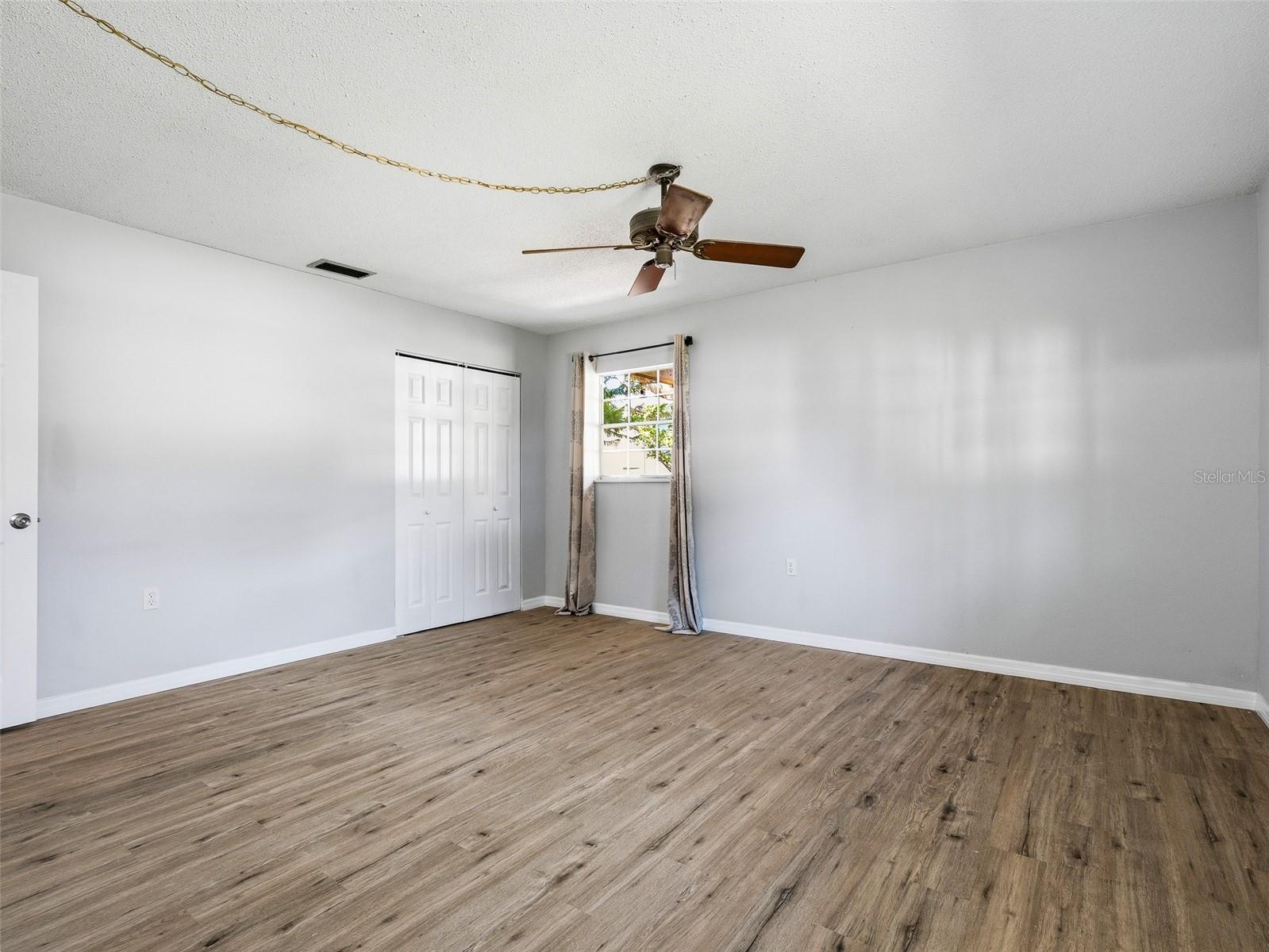 COUNTRY CLUB CHALETS - Residential