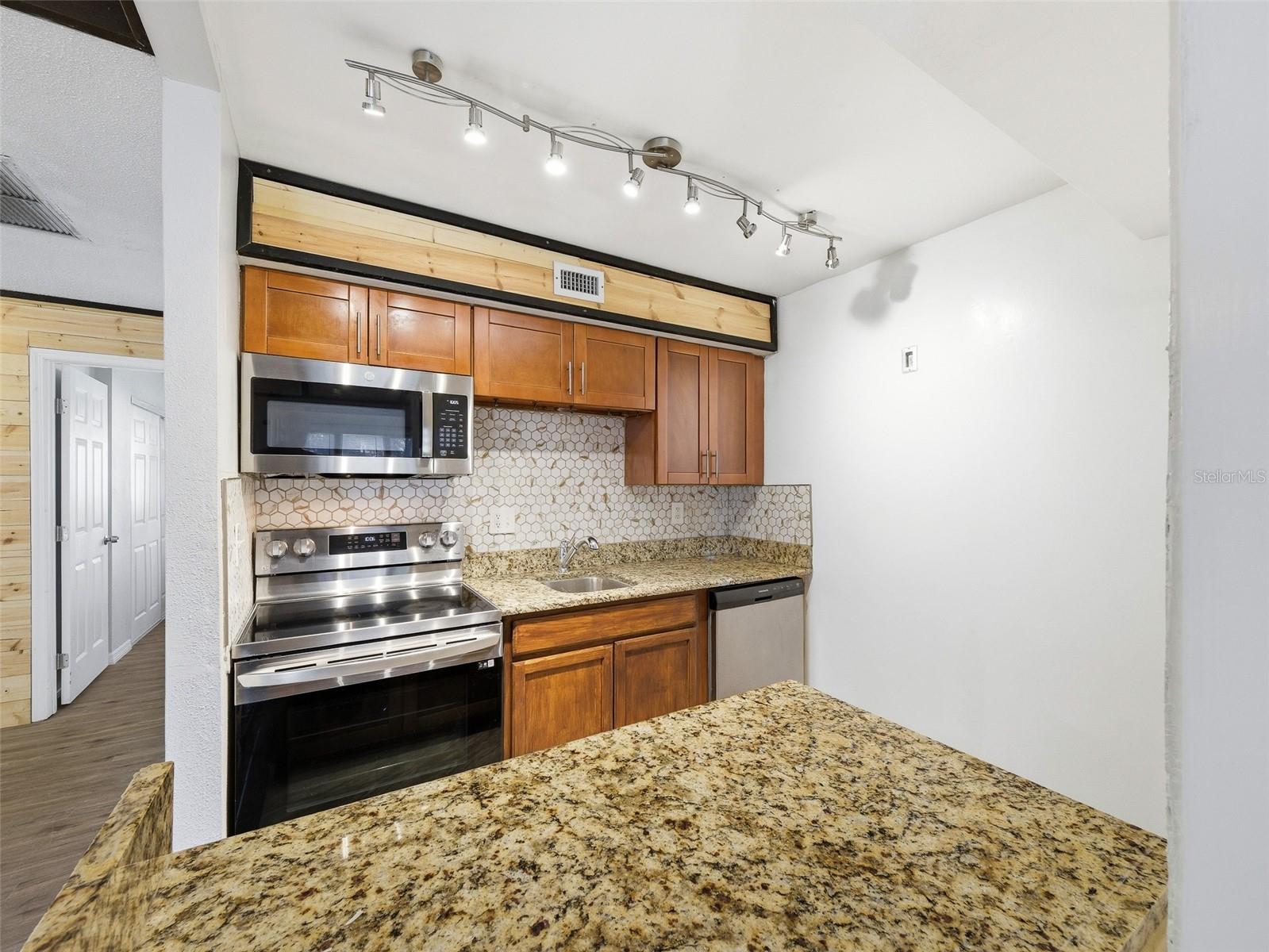 COUNTRY CLUB CHALETS - Residential