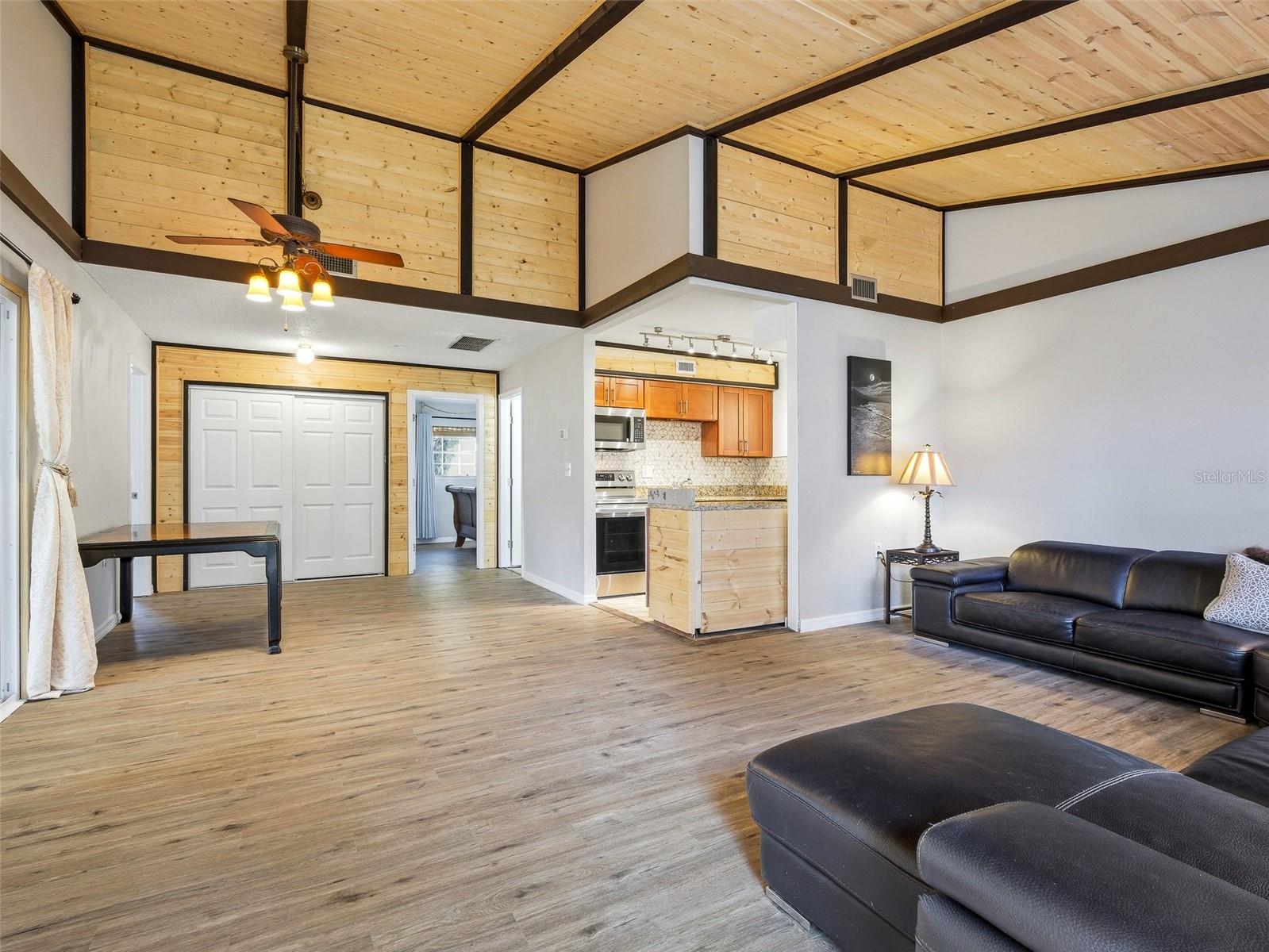 COUNTRY CLUB CHALETS - Residential