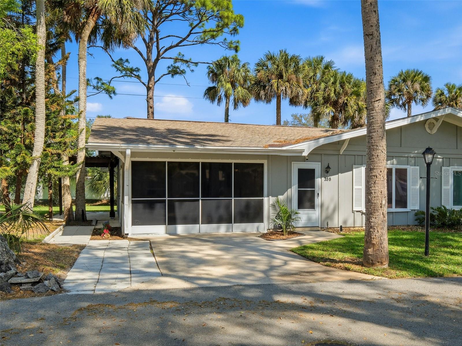 COUNTRY CLUB CHALETS - Residential