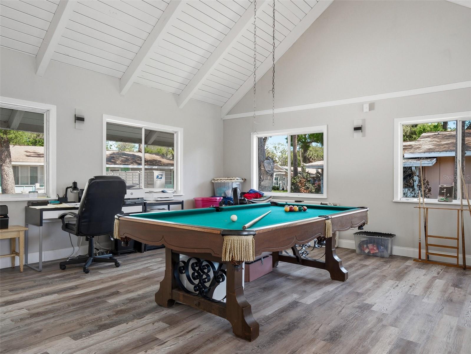 COUNTRY CLUB CHALETS - Residential