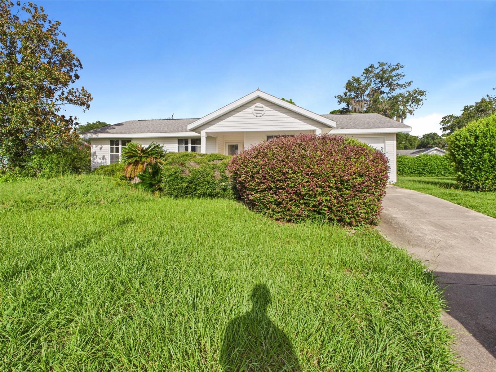 Welcome to Oak Run – the premier gated, 55+ golf community where Florida living comes to life. This home features 1016 square feet of living area plus a 10'x14' screened lanai, 2 bedrooms, 2 bathrooms, a cozy kitchen, dining room, family room, and a 1-car garage. This vibrant master-planned neighborhood offers an array of resort-style amenities, including six sparkling pools, five relaxing hot tubs, three clubhouses, over 100 clubs and activities, two fully equipped fitness centers, an on-site restaurant, a dog park, pickleball and bocce ball courts, and an 18-hole golf course. Oak Run is designed to support an active, social, and fulfilling lifestyle. Nestled within this highly sought-after community, Enjoy the Florida sunshine while being just minutes from shopping, dining, and top-notch healthcare facilities. Come see for yourself why so many love calling Oak Run home. Schedule your private tour today!