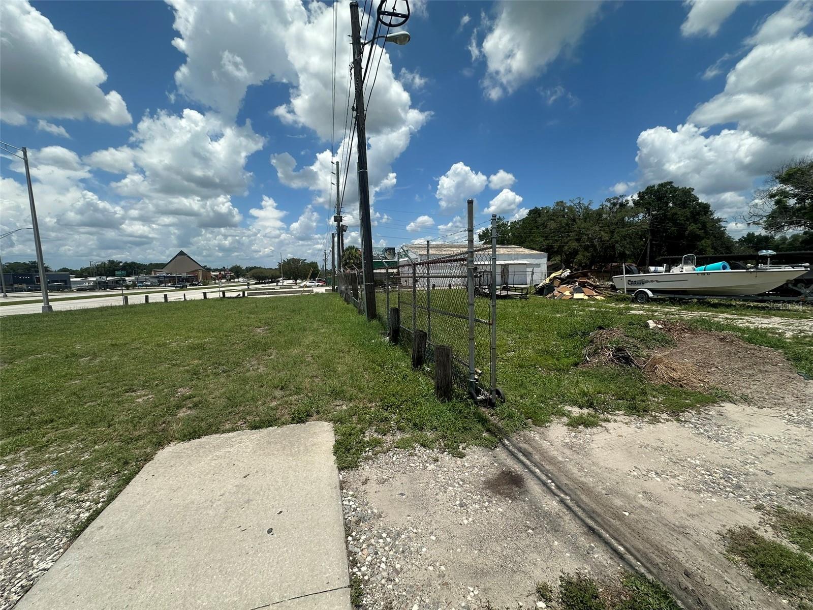 1701 W MEMORIAL BOULEVARD