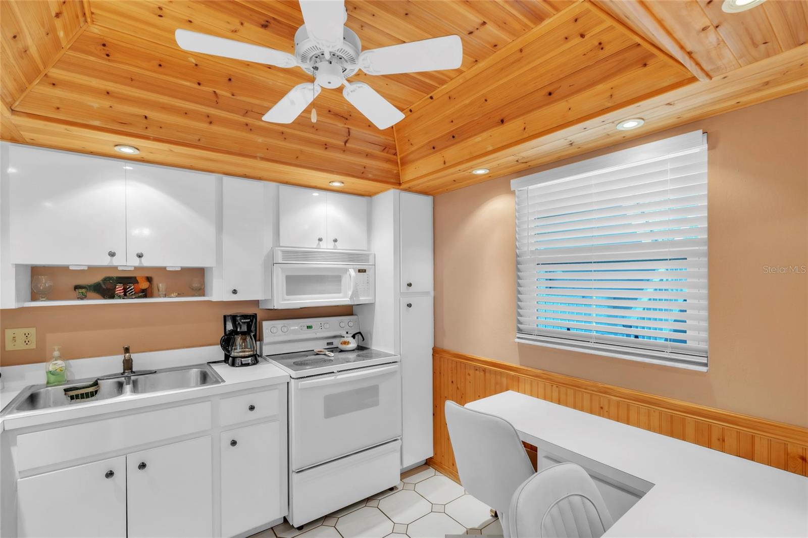 1330 GLEN OAKS DRIVE E 269D