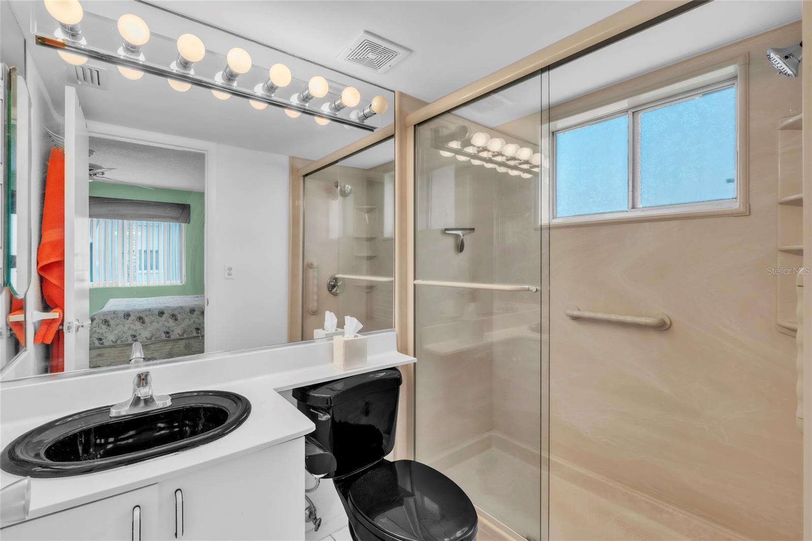 GLEN OAKS GARDEN APTS 2 - Residential