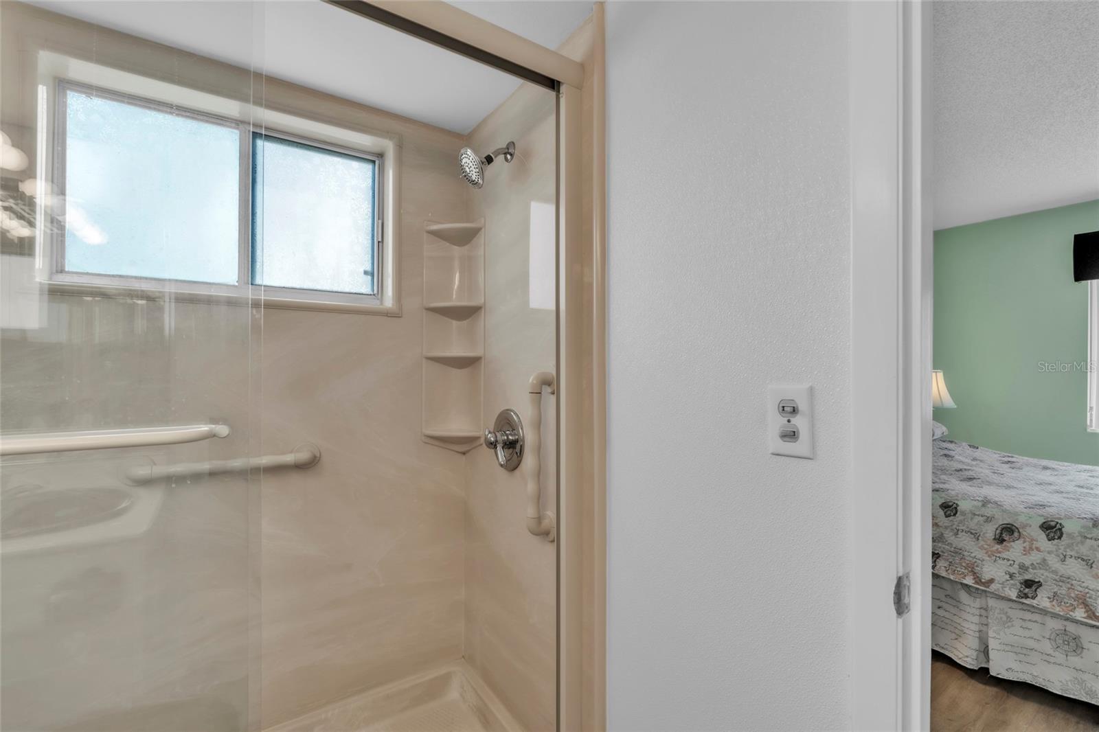 GLEN OAKS GARDEN APTS 2 - Residential