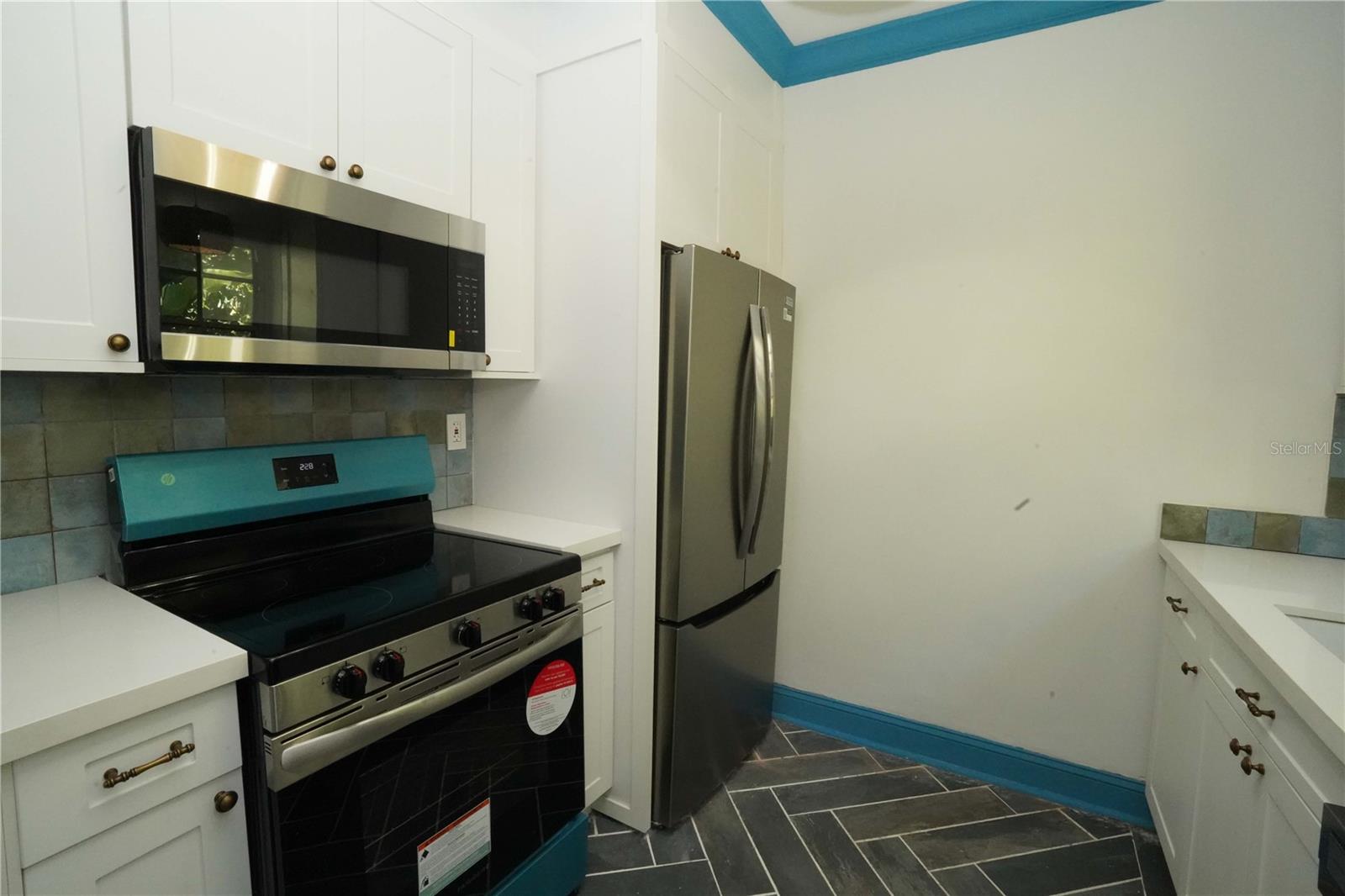 1605 MICHIGAN AVENUE 929