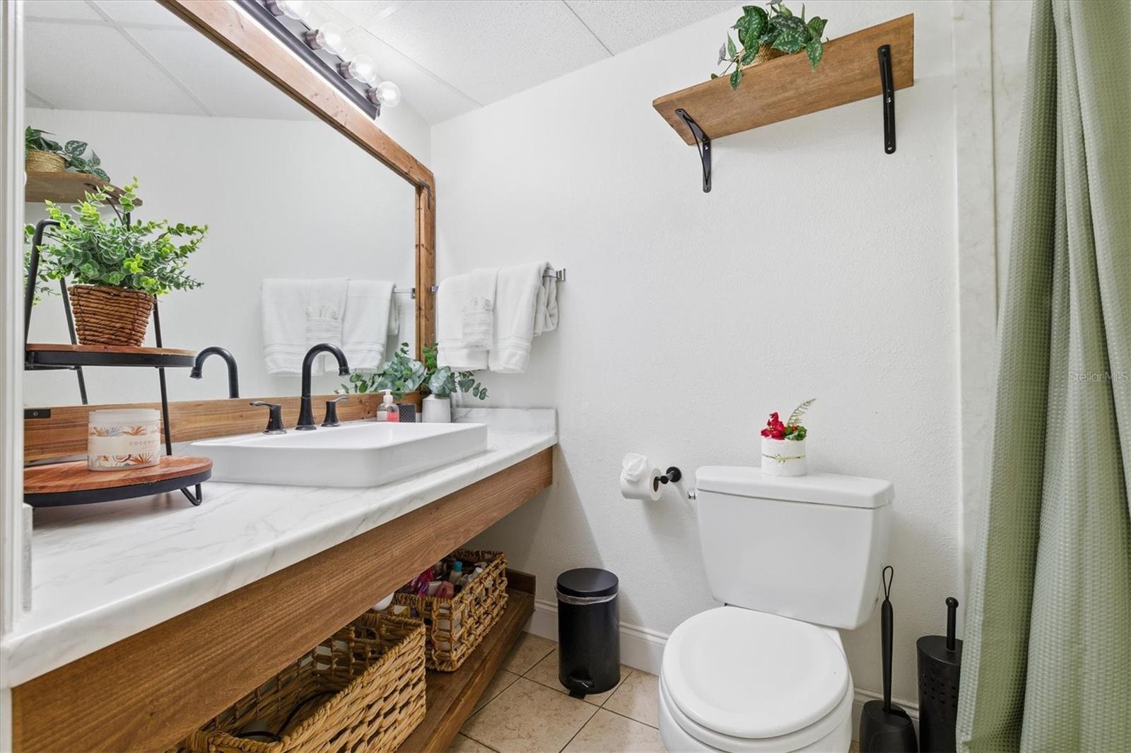 PELICAN POINTE ON - Residential