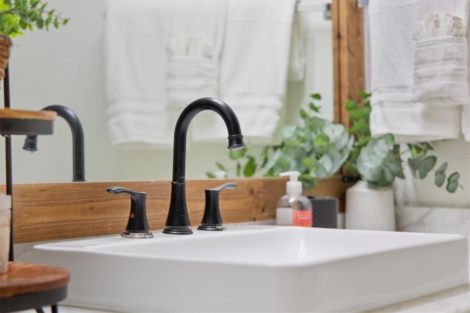 PELICAN POINTE ON - Residential