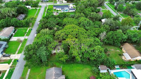 A home in DELAND