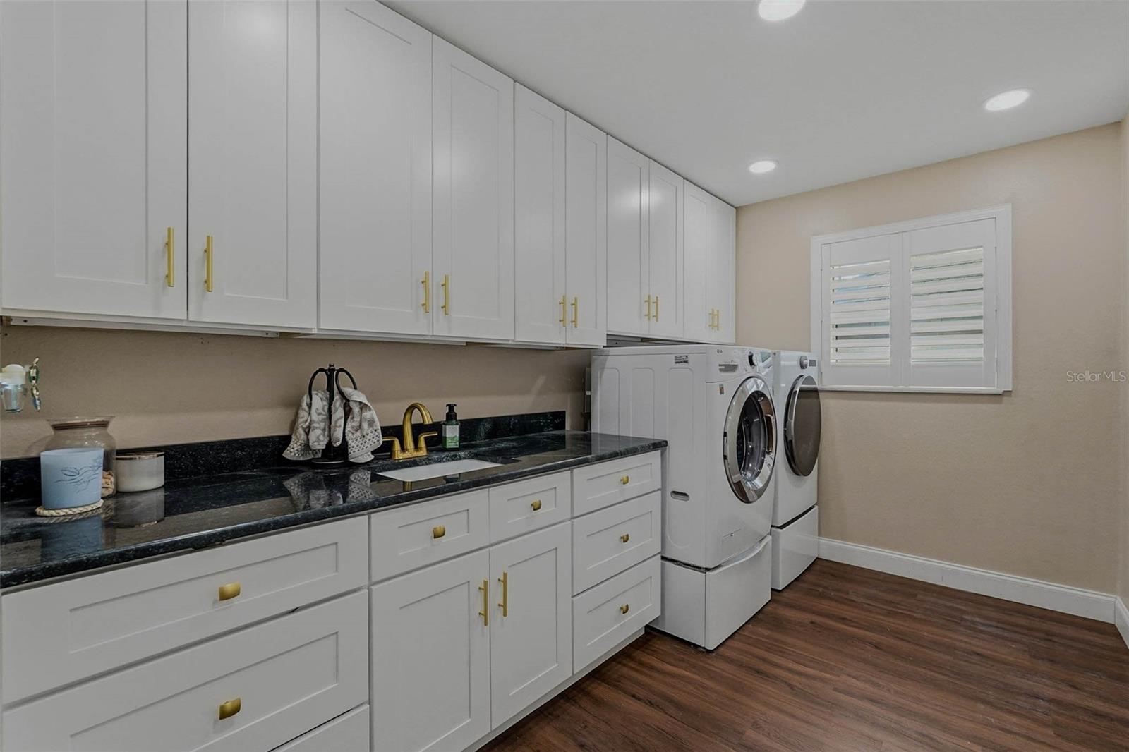 LINDEN PLACE - Residential