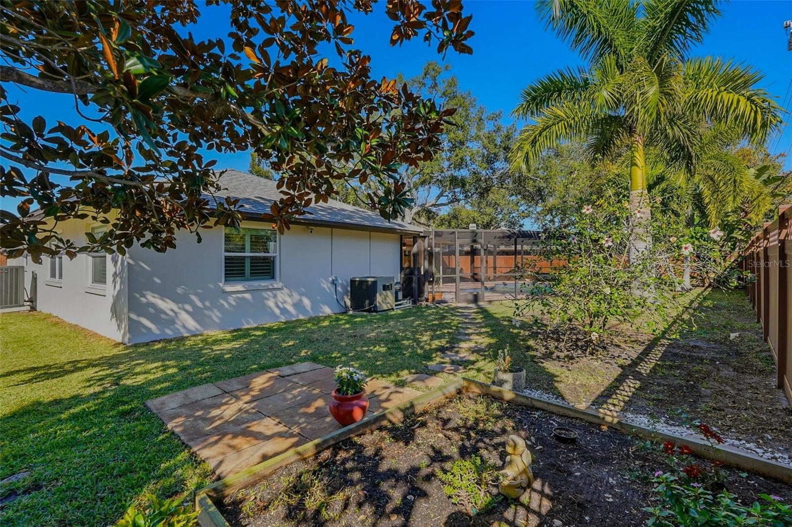 LINDEN PLACE - Residential