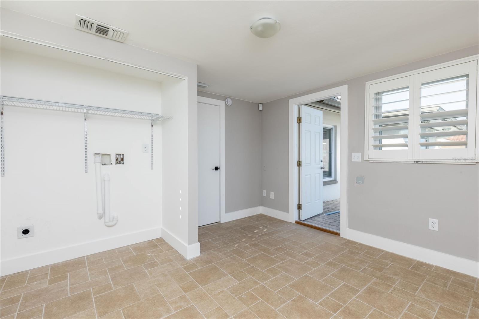 THREE PALMS POINT - Residential Lease