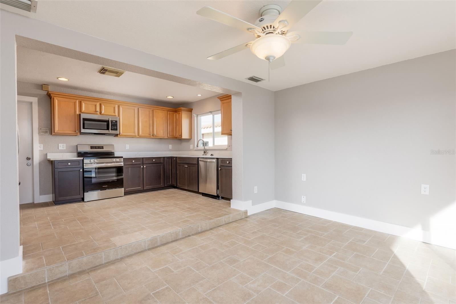 THREE PALMS POINT - Residential Lease