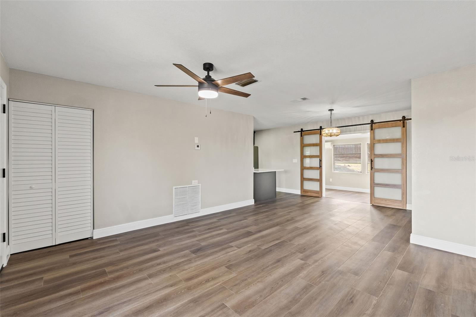 SPRING HILL - Residential