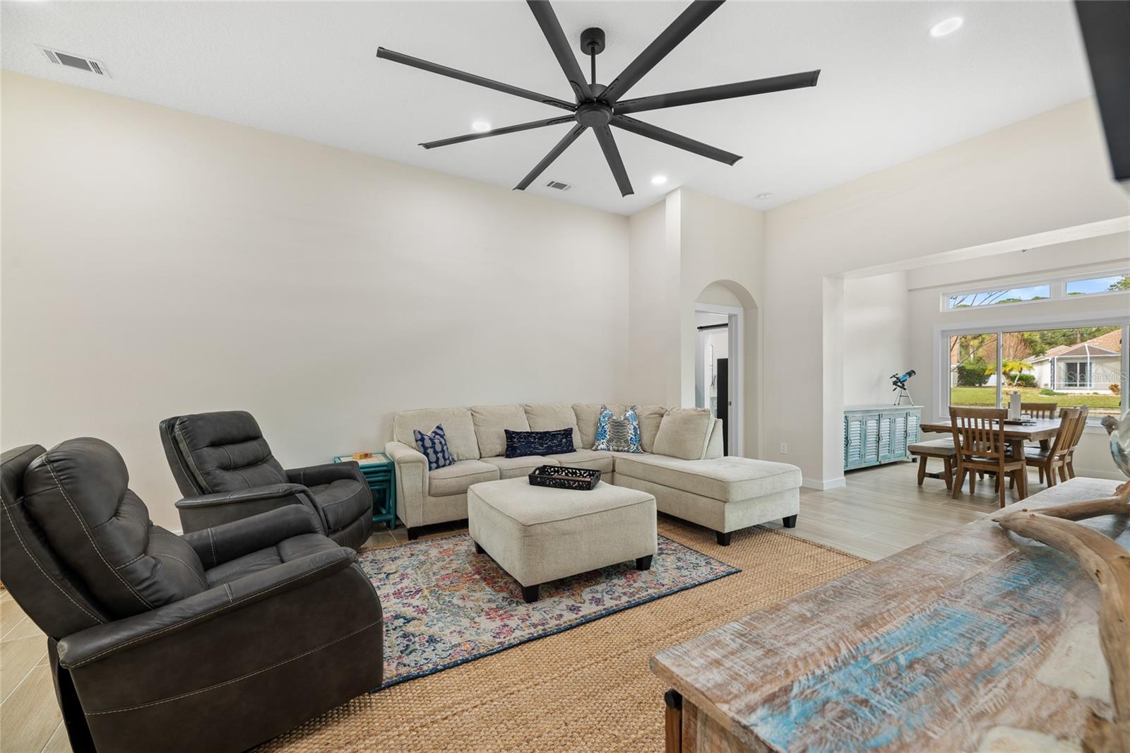 LINKSIDE GRAND HAVEN - Residential