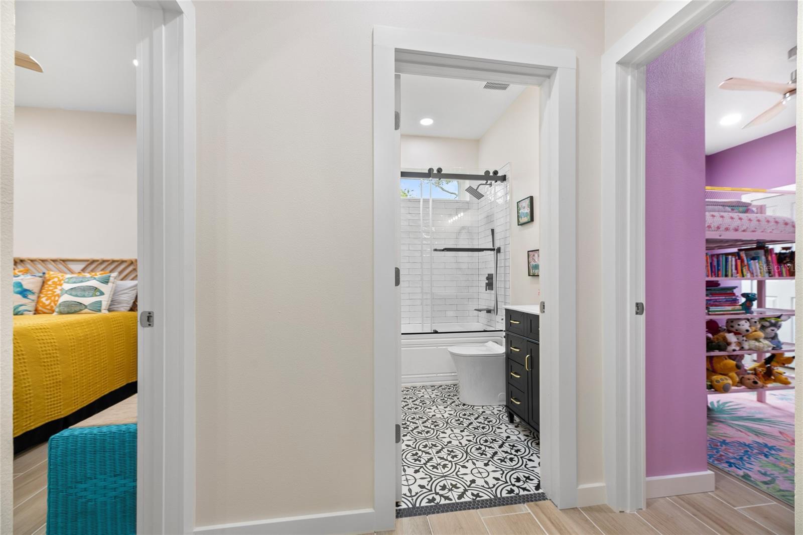 LINKSIDE GRAND HAVEN - Residential