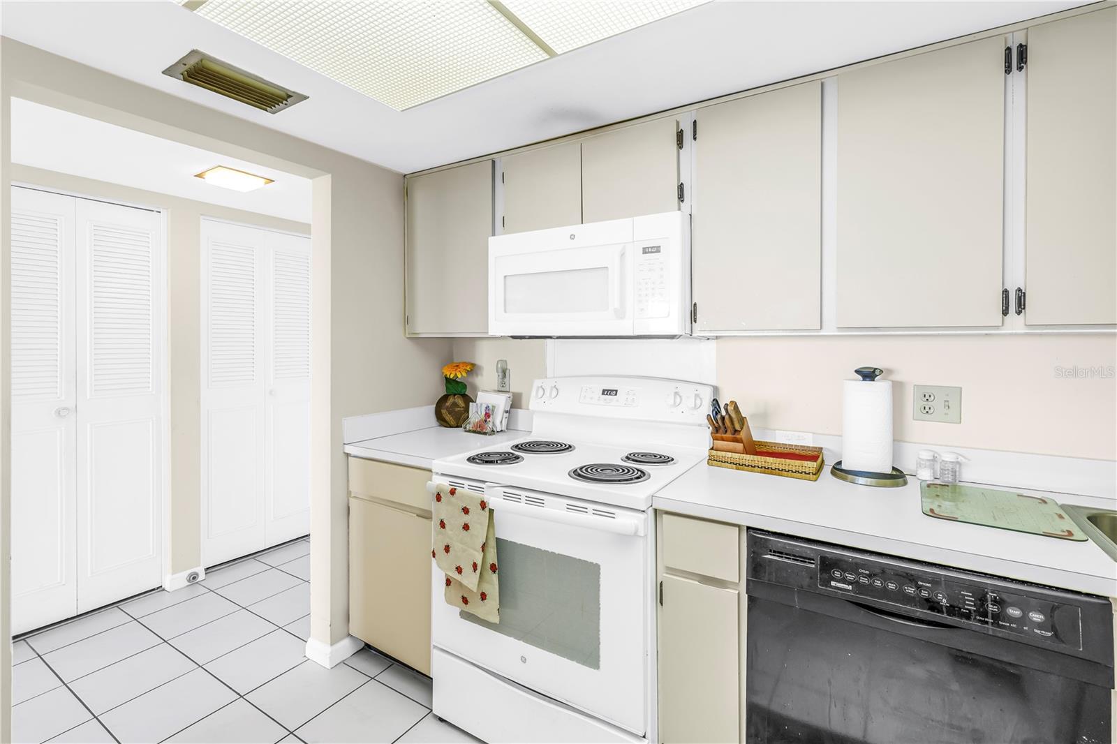 BAYWAY ISLES POINT BRITTANY FIVE - Residential