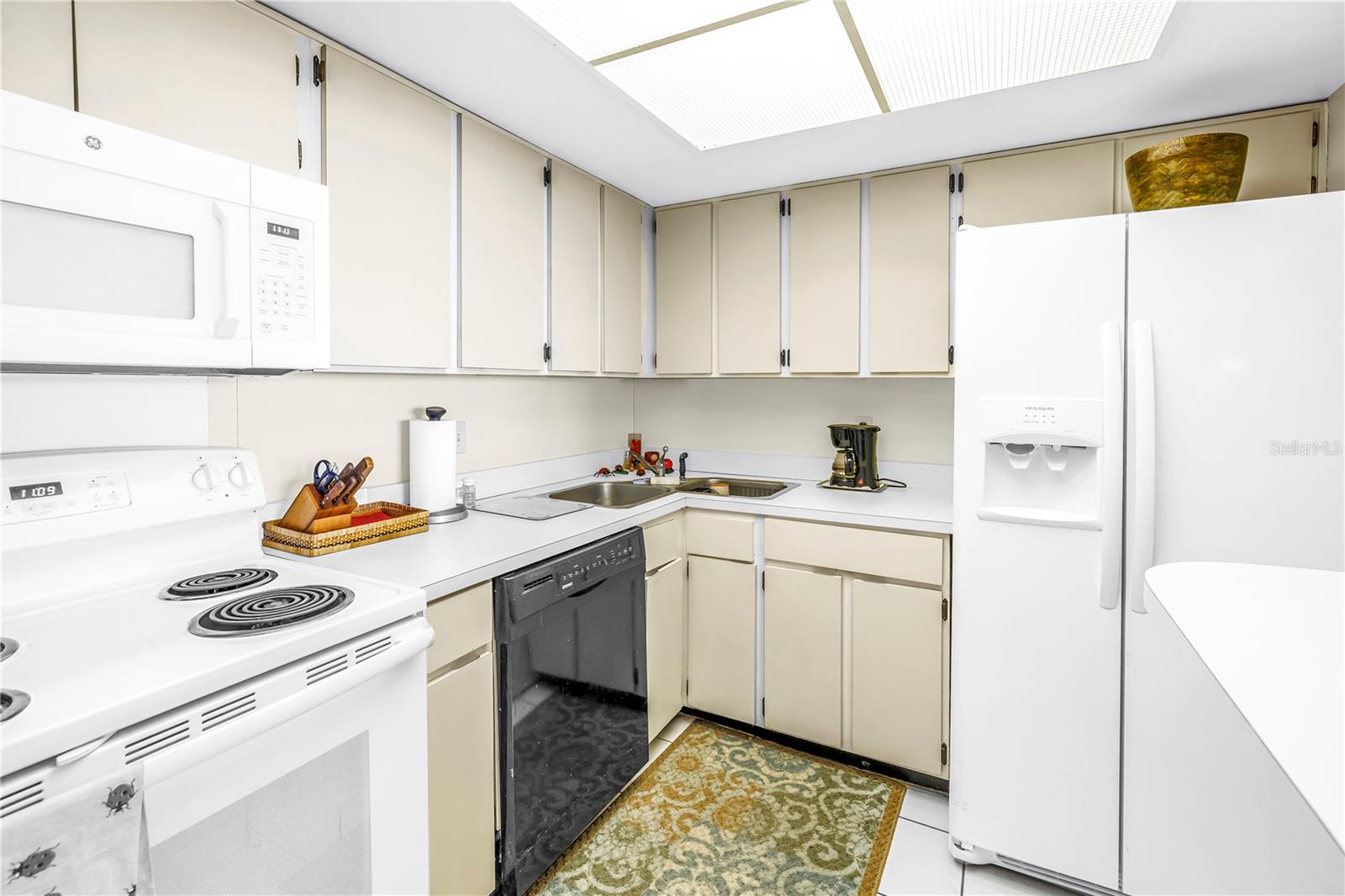 BAYWAY ISLES POINT BRITTANY FIVE - Residential