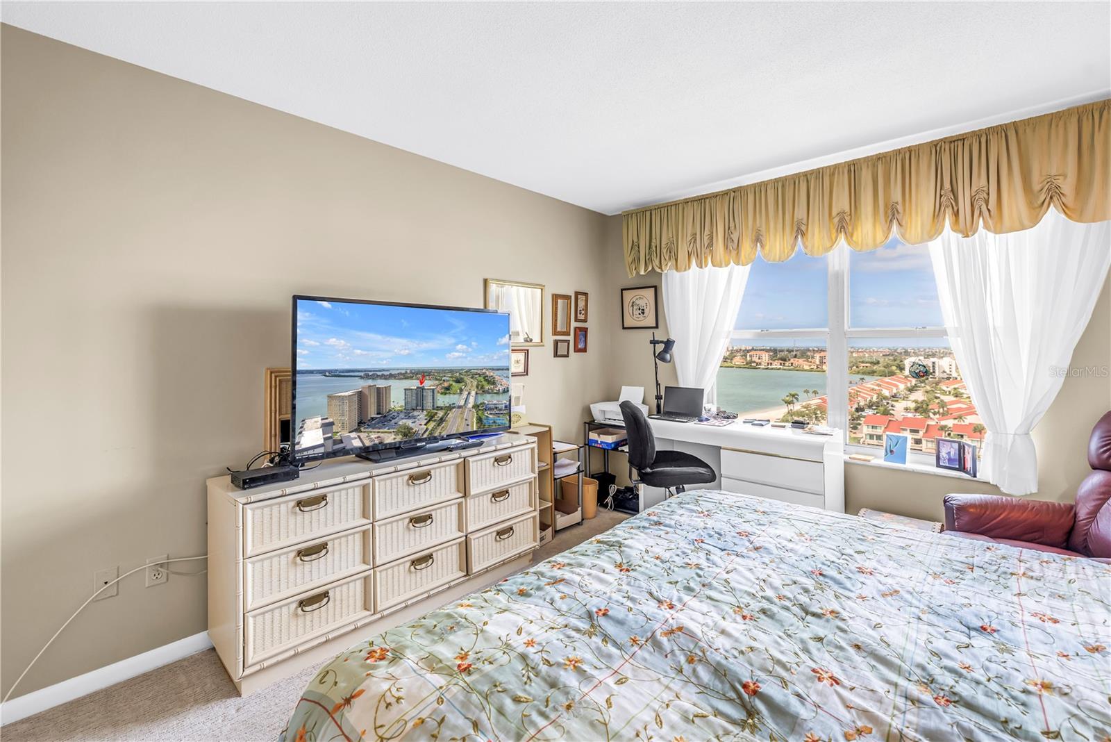 BAYWAY ISLES POINT BRITTANY FIVE - Residential