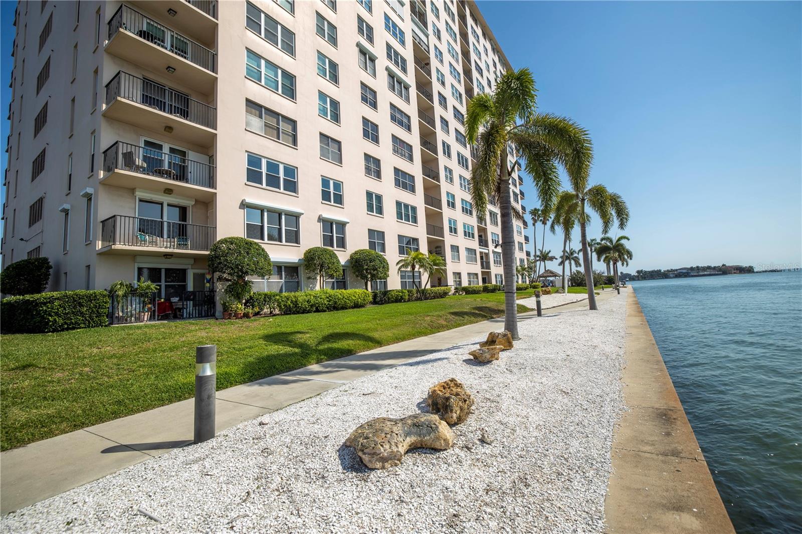 BAYWAY ISLES POINT BRITTANY FIVE - Residential