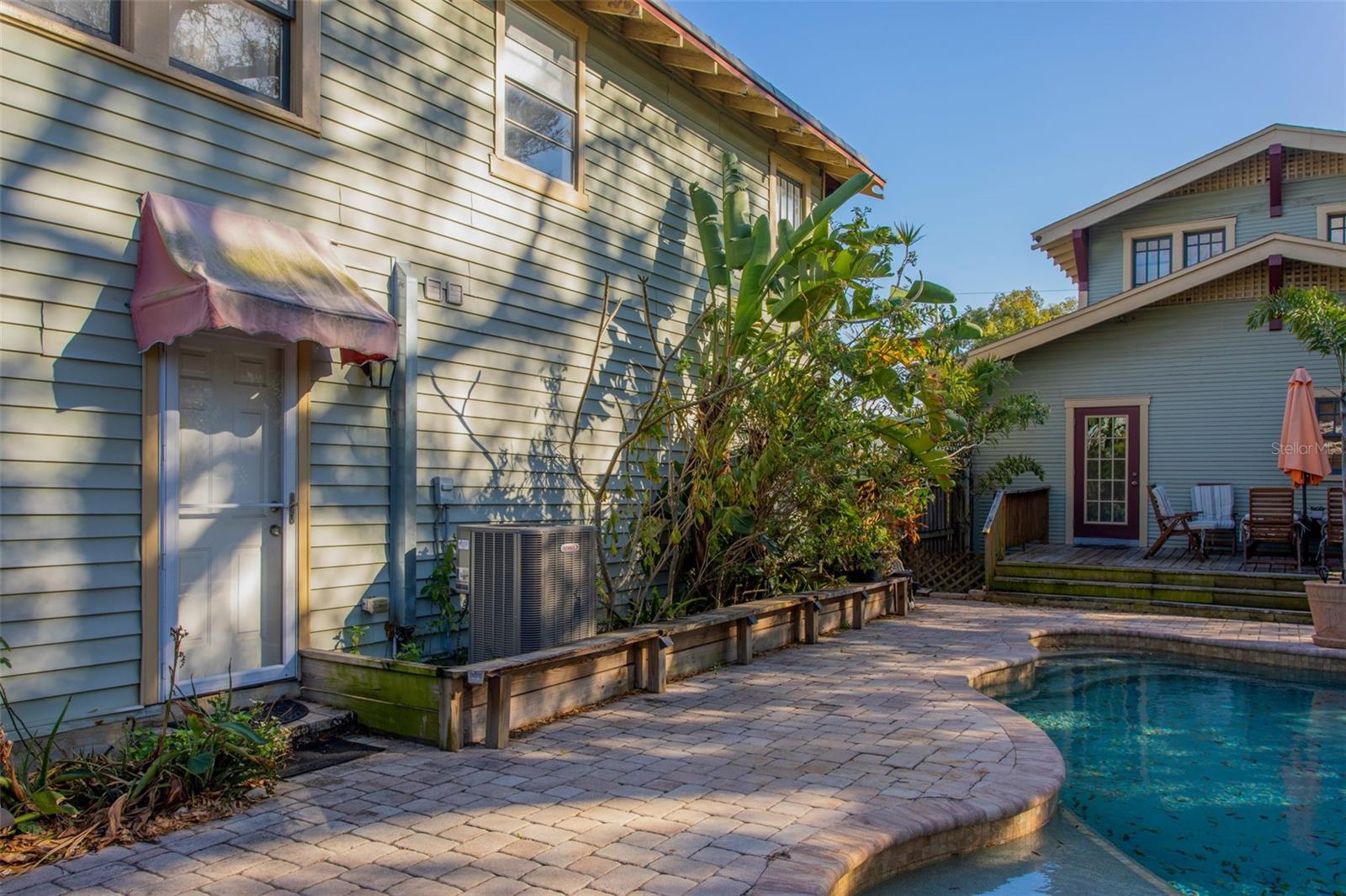 1018 E COLUMBUS DRIVE