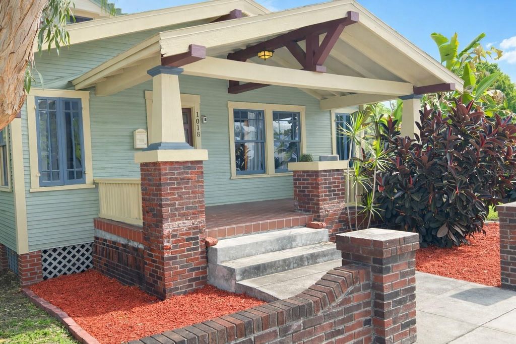 Photo of 1018 E Columbus Drive, Tampa, FL 33605 (MLS # TB8479858)